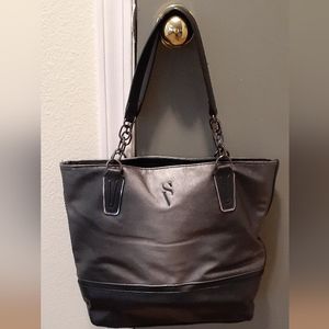 Vera Wang handbag/purse in pewter and black.
